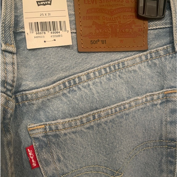 Levis Women Denim - Picture 5 of 5